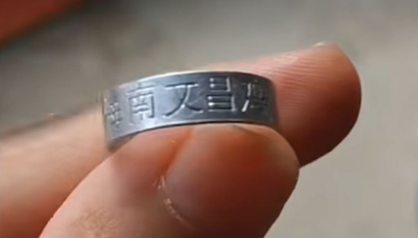 內地婆婆拾獲銀戒指佩戴多時 乖孫驚見刻有5個字即勸：趕緊棄掉 