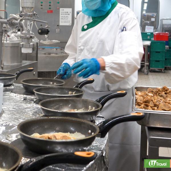 直擊國泰廚房！飛機餐製作過程大公開 全新Menu增大量港式餐點 歷時9個月研發地道蛋撻 