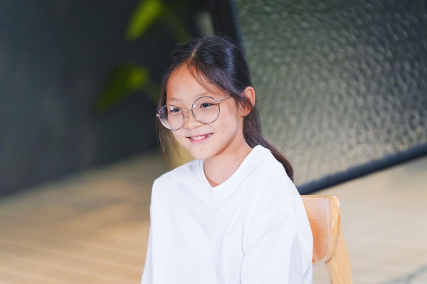 《超人回來了》秋小愛13歲生日!父母PO相慶祝感性落淚!近照判若兩人