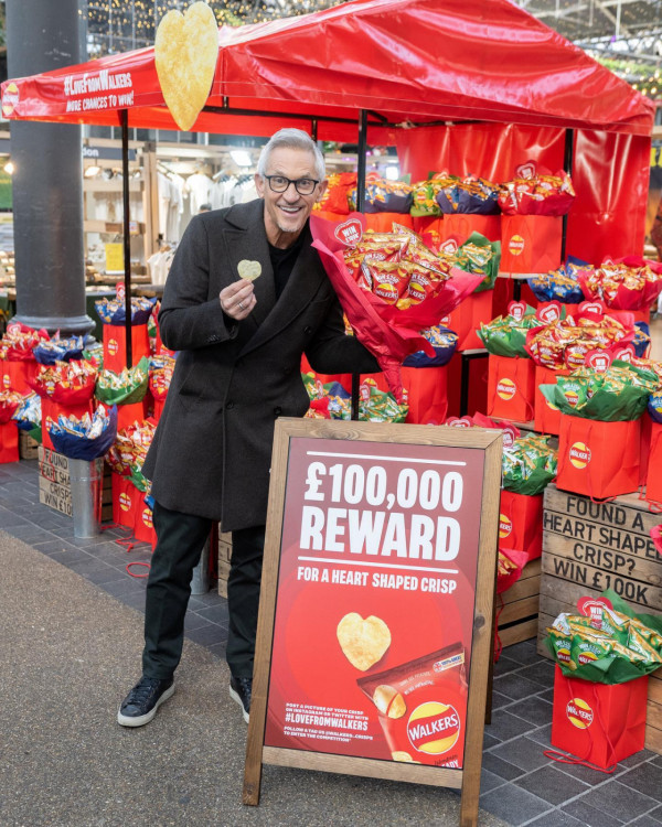 英國薯片品牌推心形薯片贏10萬英鎊　網紅意外將參賽證據薯片吃掉