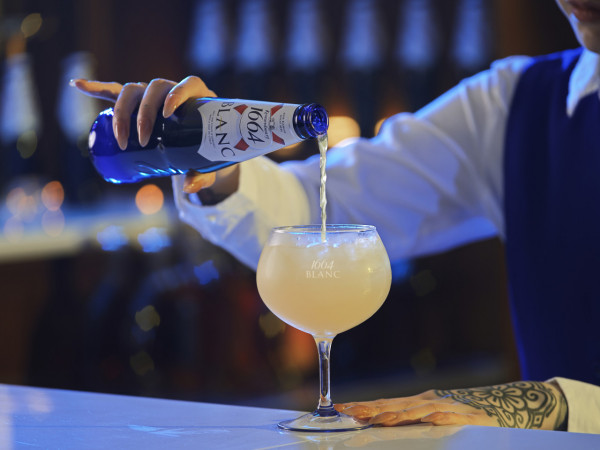 1664 Blanc夥拍本地著名調酒師Jade Lau推出白色情人節雞尾酒！附簡易調製教學