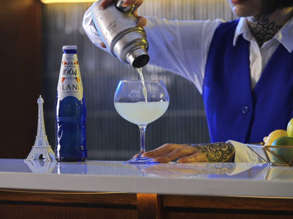 1664 Blanc夥拍本地著名調酒師Jade Lau推出白色情人節雞尾酒！附簡易調製教學