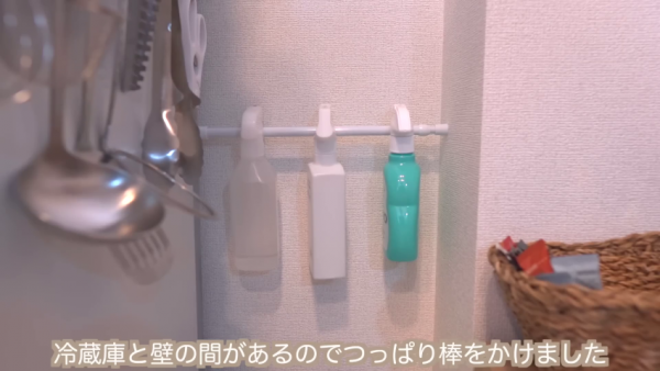 日本網民推介善用蝸居鬼祟位收納5大貼士   馬桶後面加置物架   衣櫃內自製掛帽架