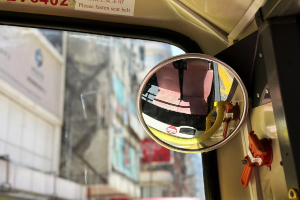 香港最後一部潛望鏡巴士3月退役 喚起網友童年回憶：細個貪玩望落去成日比司機鬧！