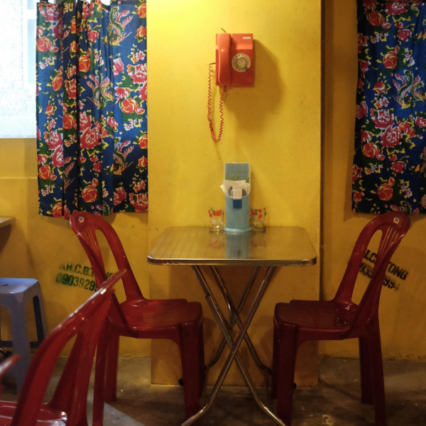 上環好去處｜全新正宗越南街頭風餐廳！特色黃牆+紅膠椅/鮮製越式法包/雞蛋咖啡（附餐廳地址/營業時間詳情）