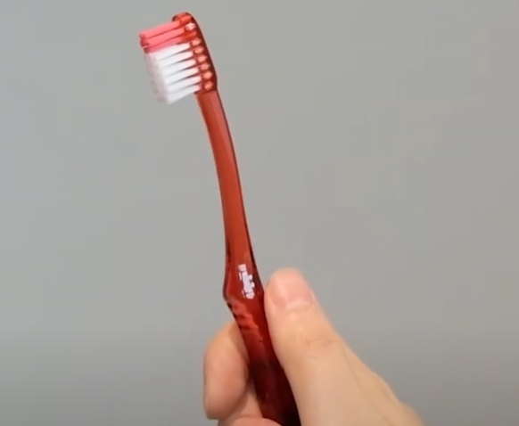 牙醫教揀牙刷 4 大準則 刷毛、牙刷柄點先啱香港人咀形？
