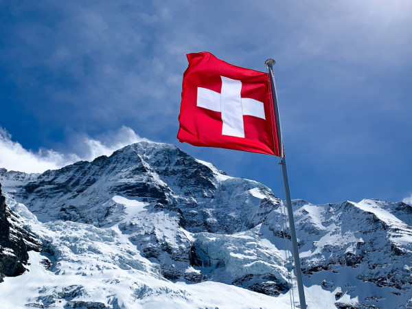 三角朱古力「馬特洪峰」標誌將成歷史 未達瑞士標準！改用「另一座山」代替 