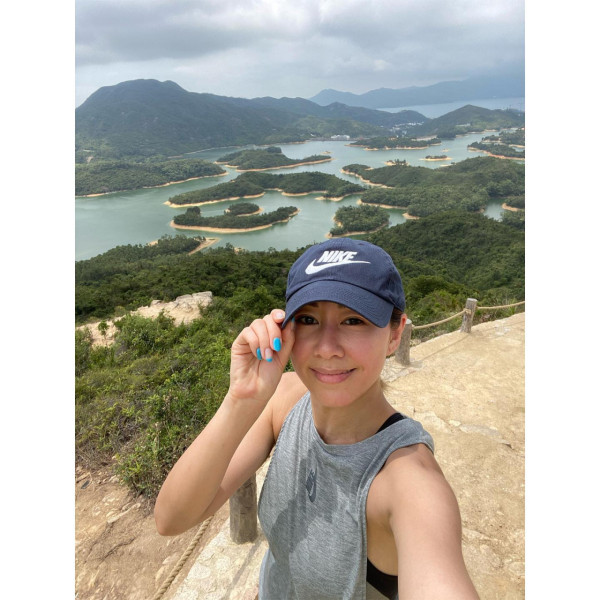 1.	策略性做運動。對比乾瘦，定欣更追求健康結實的體態，因此她會集中鍛鍊腹肌及手臂，做Hardcore Training（核心肌肉訓練）及TRX（懸吊訓練）強化肌肉力量，再配以行山、跑步、打拳等活動消耗身體多餘熱量，打造緊緻的肌肉線條。