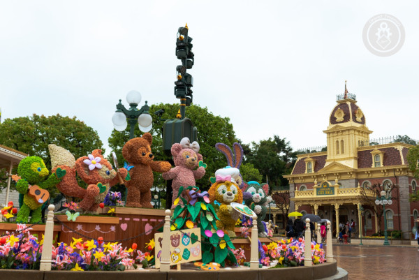 香港迪士尼樂園｜迪士尼春日Duffy主題活動3大打卡位率先看！角色立體園藝裝置/頭像花圃/故事元素裝飾
