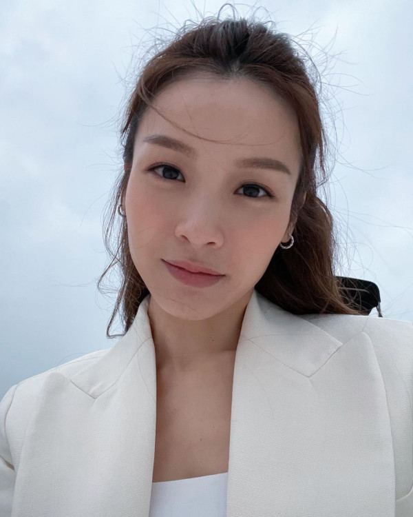 TVB最靚花旦排行榜第2位 李佳芯（223票）。現年40歲的李佳芯（Ali）是公認的無綫女神，仙氣美貌往往成為網民的討論焦點。