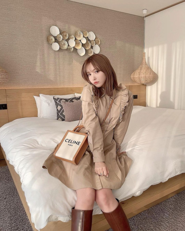 退役AV女優遊台大晒性感照 飄逸長髮配緊身衣震撼全網：難怪最近台北熱 