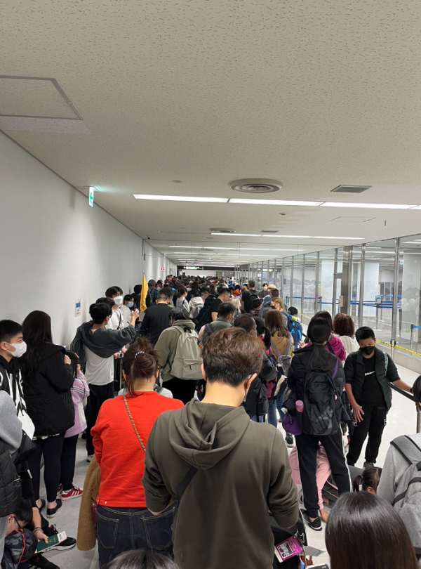 旅客逼爆東京機場入境等足5小時 3原因所致！網民分享1招避開超長人龍 