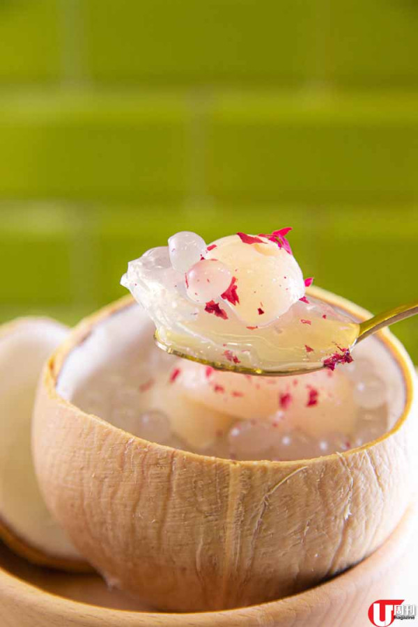 椰子主題甜品店 滋潤桃膠雪燕椰皇燉蛋白