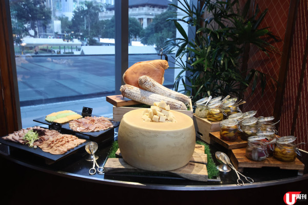 文華東方酒店快船廊 688 元 4 小時自助餐 / 狂食海鮮 + 燒牛肉 + 經典芝士蛋糕