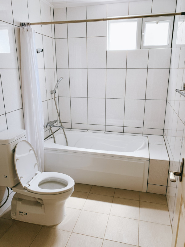 天氣潮濕浴室有異味、牆身發霉點算好? 4招教你居家防潮防霉、從生活小習慣入手