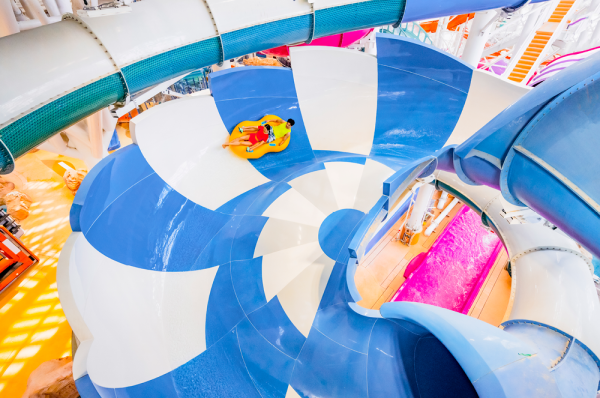新濠影滙全新玩法 太空水戰揭幕 澳門最新室內水上主題樂園  全年恆溫30度365日都啱玩 