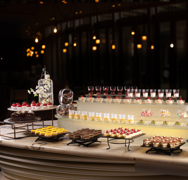 【酒店下午茶】九龍東皇冠假日酒店芒果主題下午茶自助餐 任食芒果糯米糍／朱古力芒果撻／芒果楊枝甘露布甸