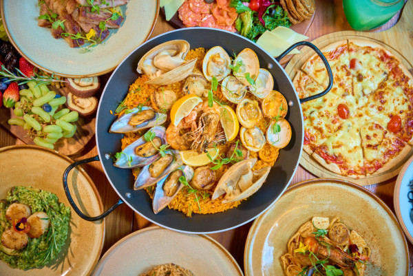 尖沙咀恐龍主題西餐廳「為食恐龍．恐龍先生Mr. Dino」   牛肋骨／京醬烤鴨胸披薩／西班牙海鮮飯／甜品