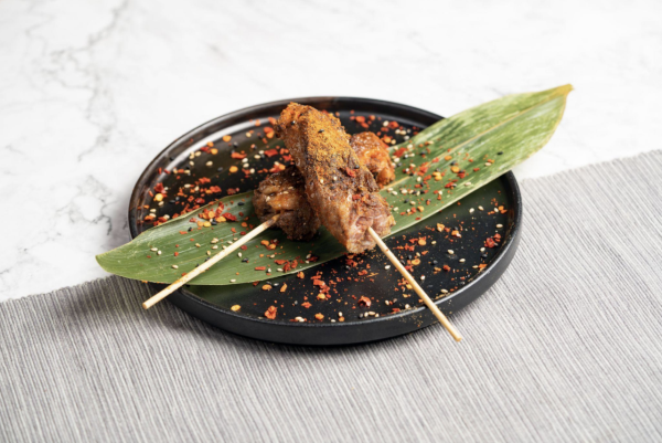 中環創意新派川菜小店「辨面館 BMG」   川弄醬燒牛肋骨／金沙虎蝦丸／蝦球伴麵／紅燒牛肋麵／酸菜海鱸魚