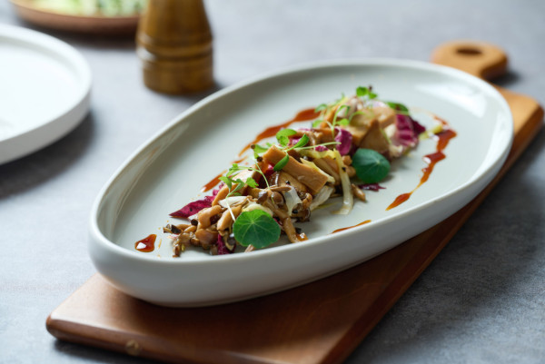 銅鑼灣酒店新開炭烤扒房「CARVER」   咖啡渣乾式熟成西冷牛扒／牛肉他他伴魚子醬／法式香草焗澳洲羊架／冰鎮海鮮／全單9折優惠