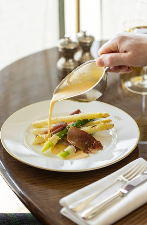 Fortnum & Mason推英式春日限定蘆筍菜式　風乾火腿鮮蘆筍／鮮蘆筍濃湯／鮮蘆筍梳芙厘／輕盈午市套餐