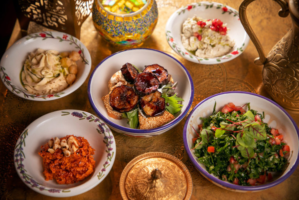 中環異國風黎巴嫩中東餐廳「Shahrazad Lebanese」推出全新午巿套餐及半自助早午餐   烤肉拼盤／雜錦烤肉串／烤春雞／牛奶布甸／任飲紅白酒／露台打卡位