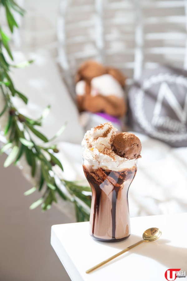 利東街旁純白上樓咖啡店 超有水準!店主手工製甜品麵包