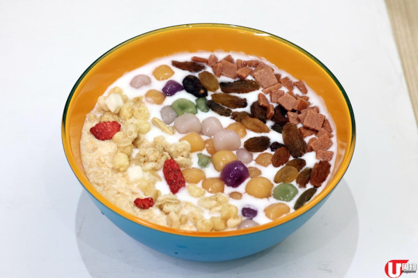 屯門川式螺螄辣湯串串 自創牛柏葉包蝦滑