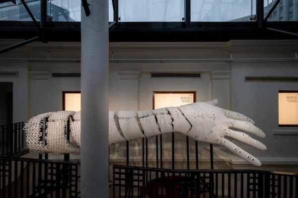 創意組合Brainrental打造《手尋博物館》 3D打印「手」裝置