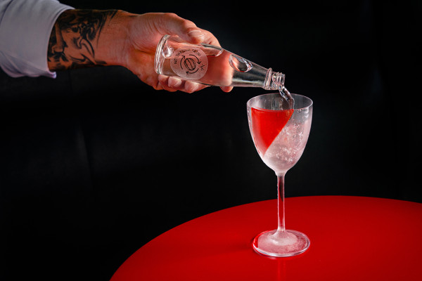 尖沙咀新開海景意大利餐廳酒吧「Vista Bar」   黑松露炸小牛排／氮氣Negroni雪糕／火紅雞尾酒