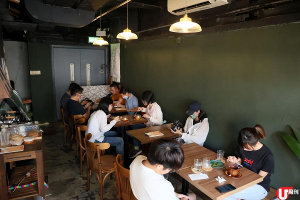 觀塘工廈甜品 CAFE 念念 超靚蜜柑卷蛋 / 富士山蛋糕