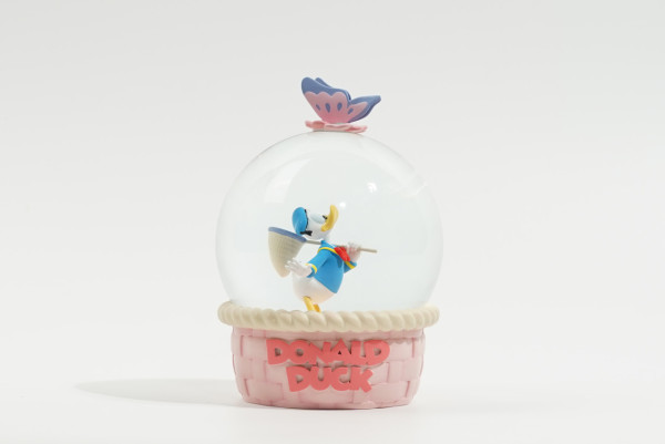 唐老鴨 浪漫櫻花水晶球（預購價： $399）