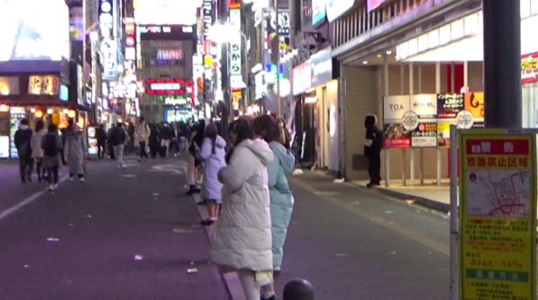 日本少女離奇街頭一字排開！揭開背後真相令人唏噓！ 