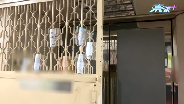 東張西望｜觀塘多幢工業大廈驚變色情場所流鶯24小時接客 攝製隊放蛇問價被抬高腳色誘