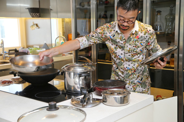 網民熱議：開放式廚房設計究竟好唔好？ 煮食時會令全屋充滿油煙？可令單位有更多空間？