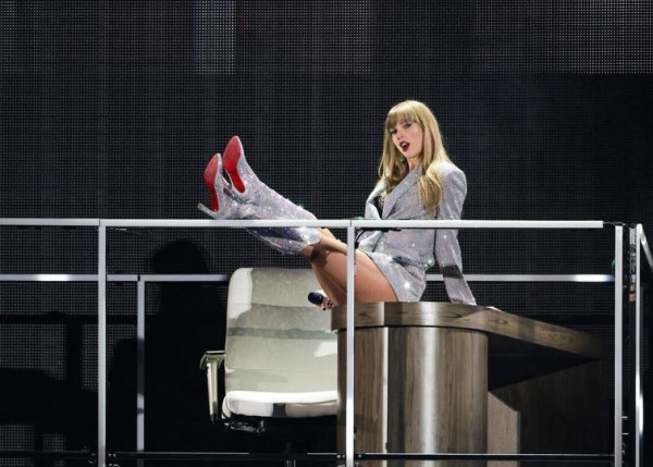 網上賣「睇過Taylor Swift演唱會」隱形眼鏡！開價$7.8萬港幣　引大批網民爆笑回應