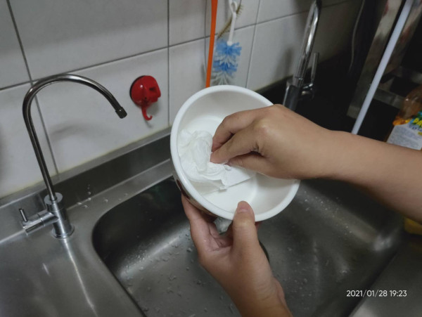 廚房鋅盤去水孔經常堵塞有臭味？教你6招輕鬆除臭防塞