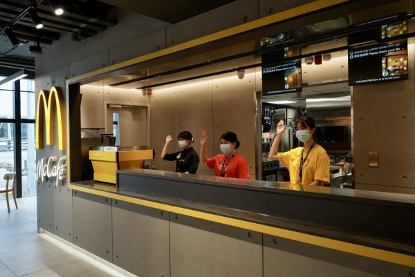 凌晨機直擊！24小時營業麥當勞重回香港國際機場禁區！鄰近12號登機閘/同層2大新餐廳即將開幕