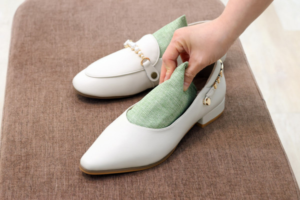 潮濕天氣保養鞋履6招 穿2日休息擺3日？塞報紙免發霉！