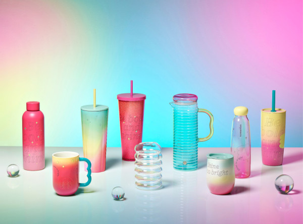 Starbucks推出全新夏日透心涼飲品    芒果火龍果檸檬星冰爽／芒果火龍果椰奶星冰爽／脆脆海鹽焦糖燕麥奶咖啡／芒果熱情果麻糬芝士撻／漸變彩色杯具／免費試飲！