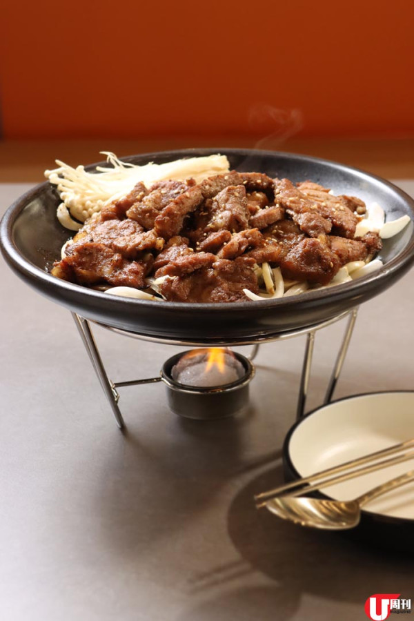 韓印紅 6,000 呎餐廳 震撼巨型海鮮鍋 / 活八爪魚