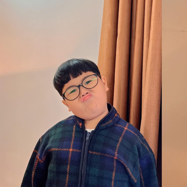 Stickers印尼肥仔Tatan11歲近照曝光!棄標誌性光頭!網民:認唔出!