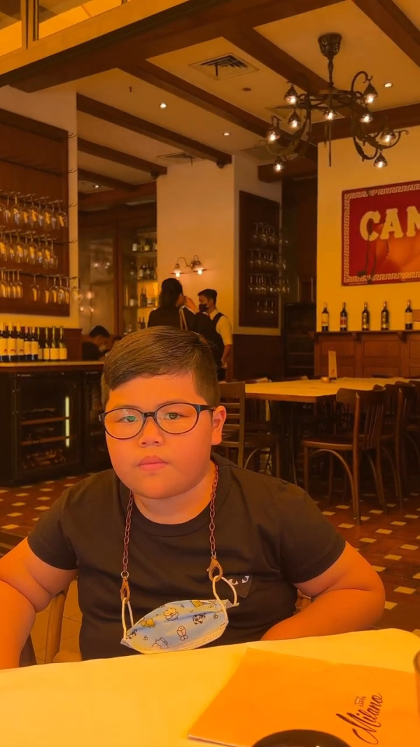 Stickers印尼肥仔Tatan11歲近照曝光!棄標誌性光頭!網民:認唔出!