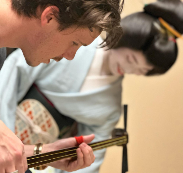 碧咸現身泰國粉絲迫爆商場 男球迷1舉動吸引偶像主動合照 