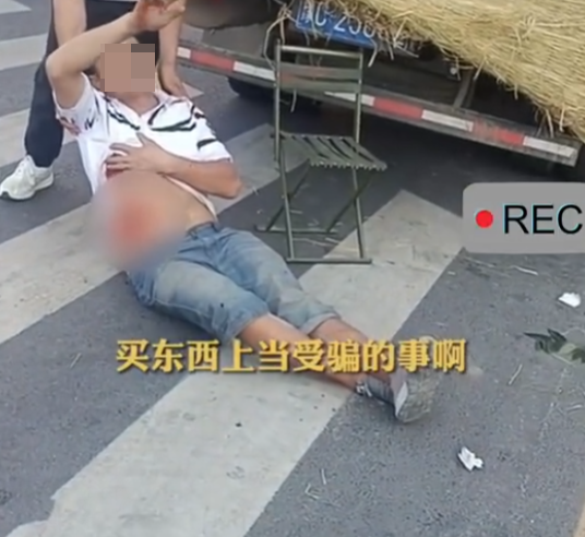 河南醉漢嫌西瓜口感差 情緒失控用刀捅傷自己