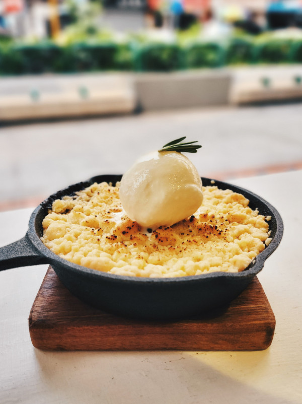 荃灣橙白色玩味Cafe「過日辰」  甜酸苦辣生吐司／菠椰菠蘿尾／牛角包鬆餅