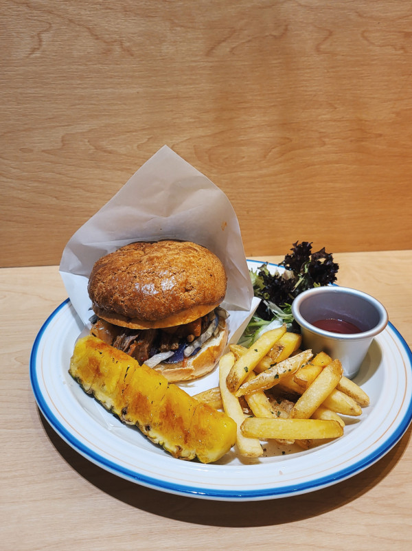 荃灣橙白色玩味Cafe「過日辰」  甜酸苦辣生吐司／菠椰菠蘿尾／牛角包鬆餅