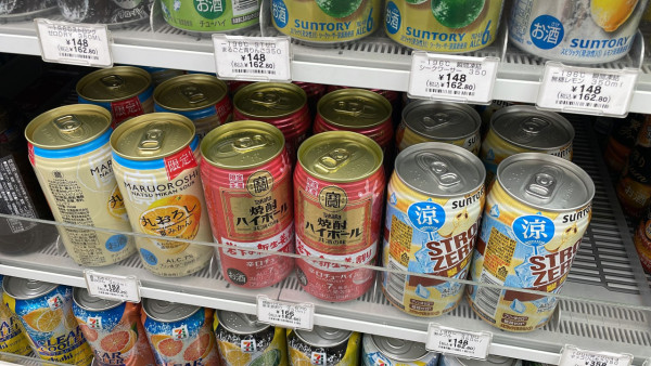 日本人超貼心！罐裝酒精飲品印上凸字 免失明人士買錯