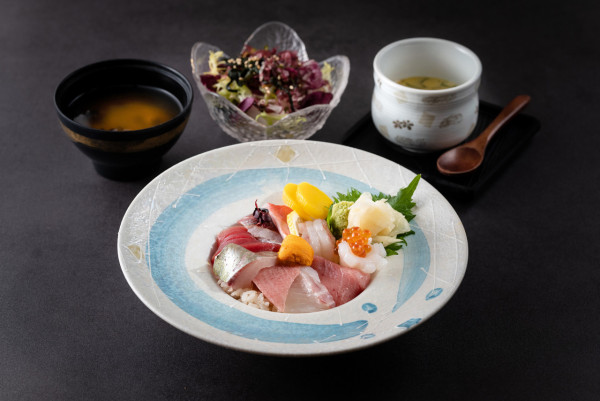 銅鑼灣日式餐廳「雪見」推午市半價優惠   燒澳洲和牛小排丼飯／廚師發辦海鮮丼／$398 OMAKASE