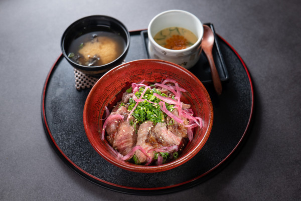 銅鑼灣日式餐廳「雪見」推午市半價優惠   燒澳洲和牛小排丼飯／廚師發辦海鮮丼／$398 OMAKASE